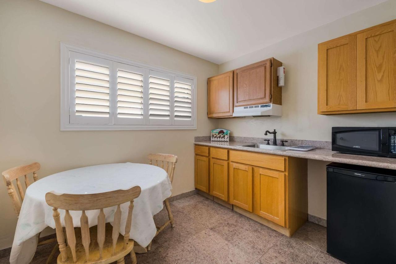 Clarion Collection Carmel Oaks Inn Екстер'єр фото