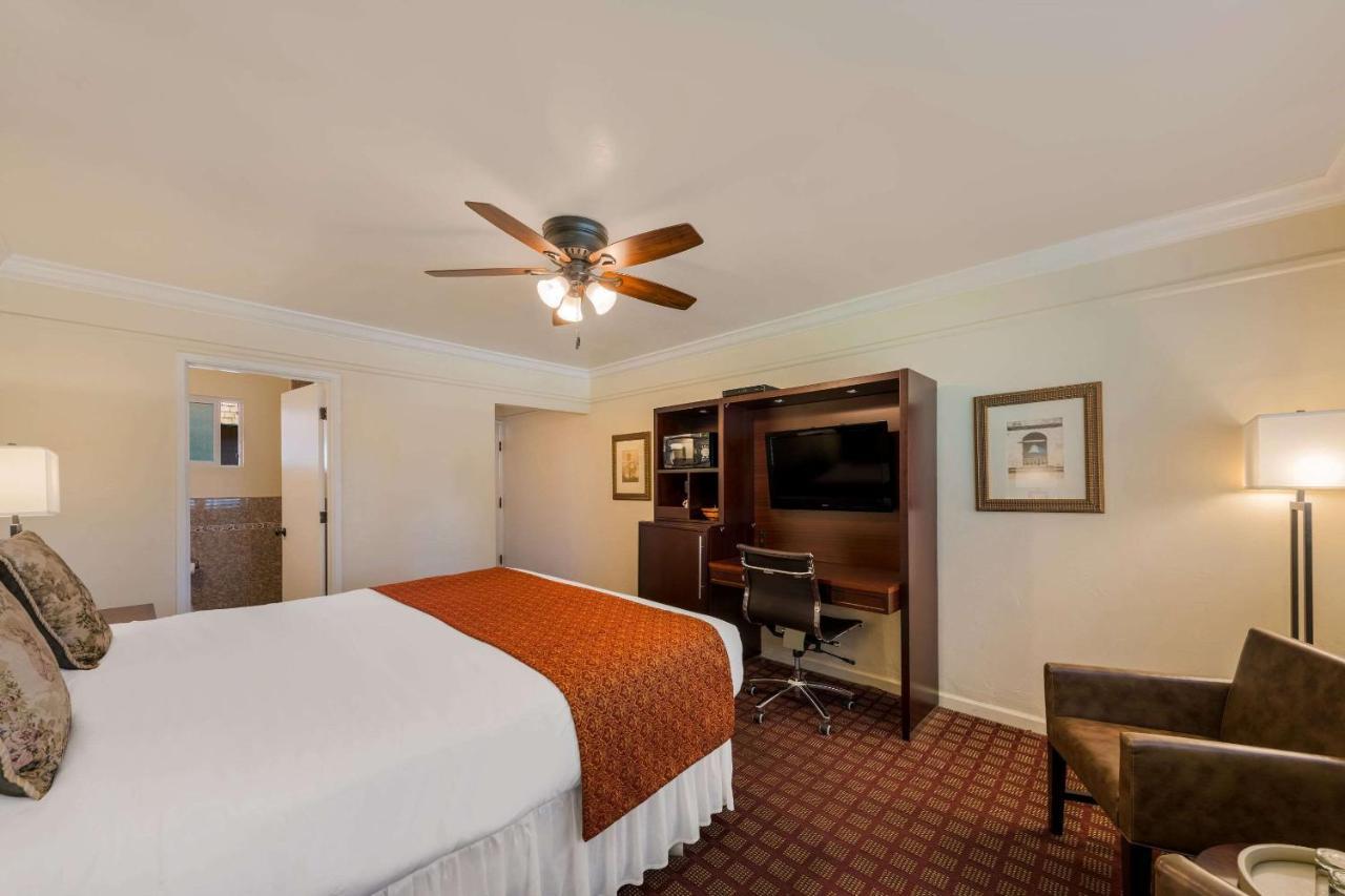 Clarion Collection Carmel Oaks Inn Екстер'єр фото