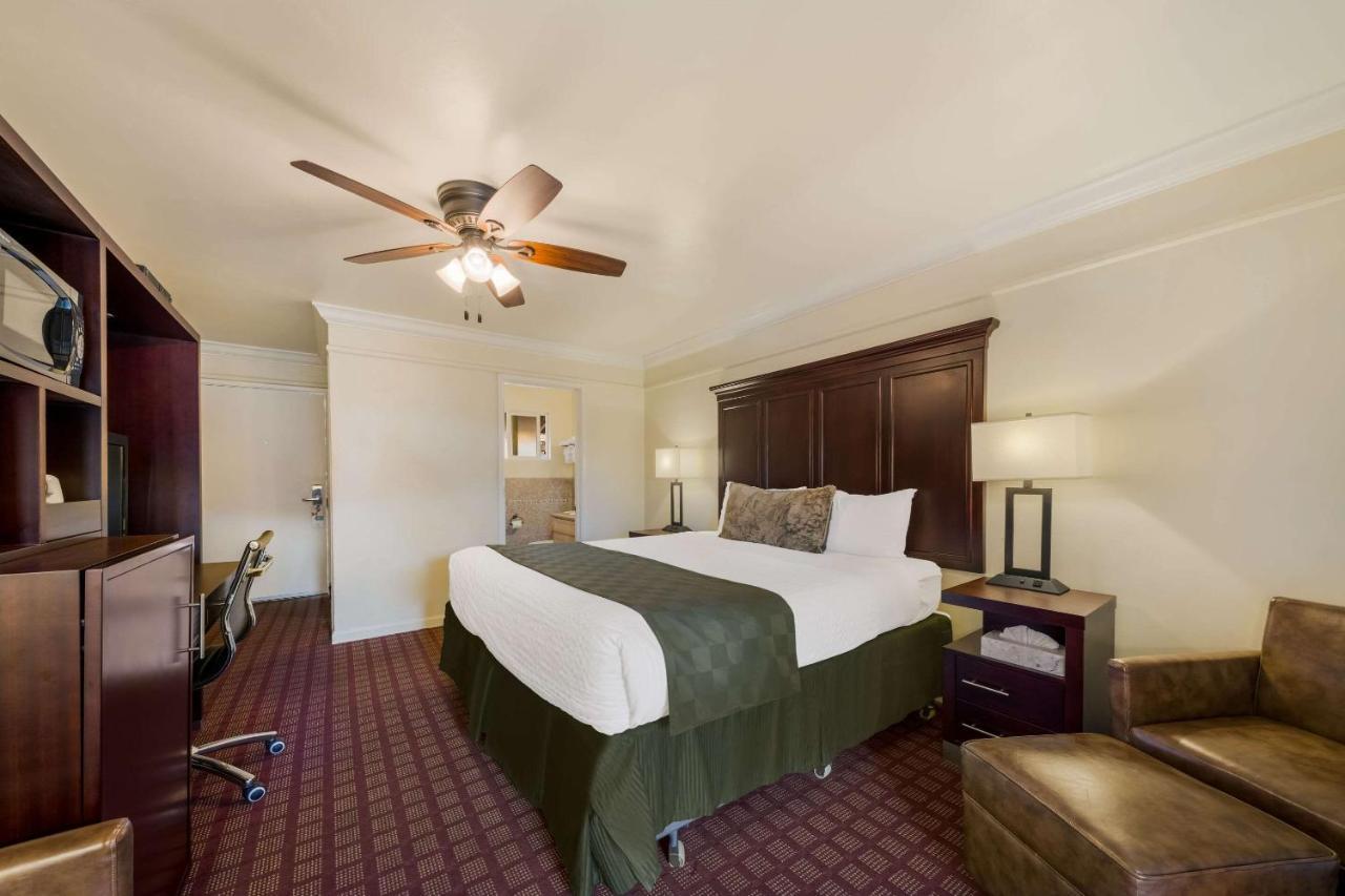 Clarion Collection Carmel Oaks Inn Екстер'єр фото